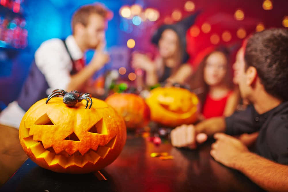 Immaginedi Una Festa Di Halloween Con Intagli Di Zucche.