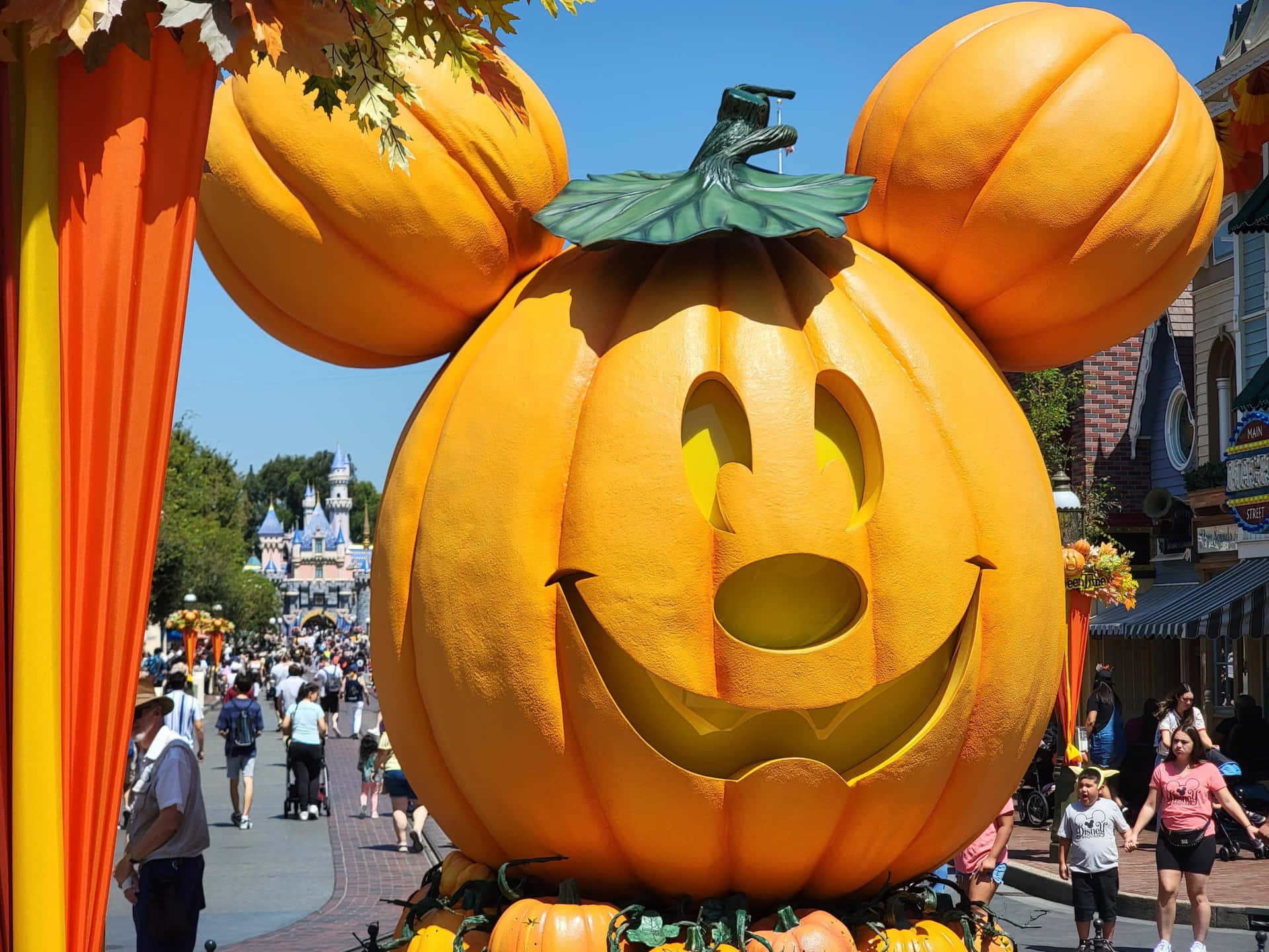 Abóborado Halloween Com Imagem Do Mickey Da Disney Para Papel De Parede De Computador Ou Celular.