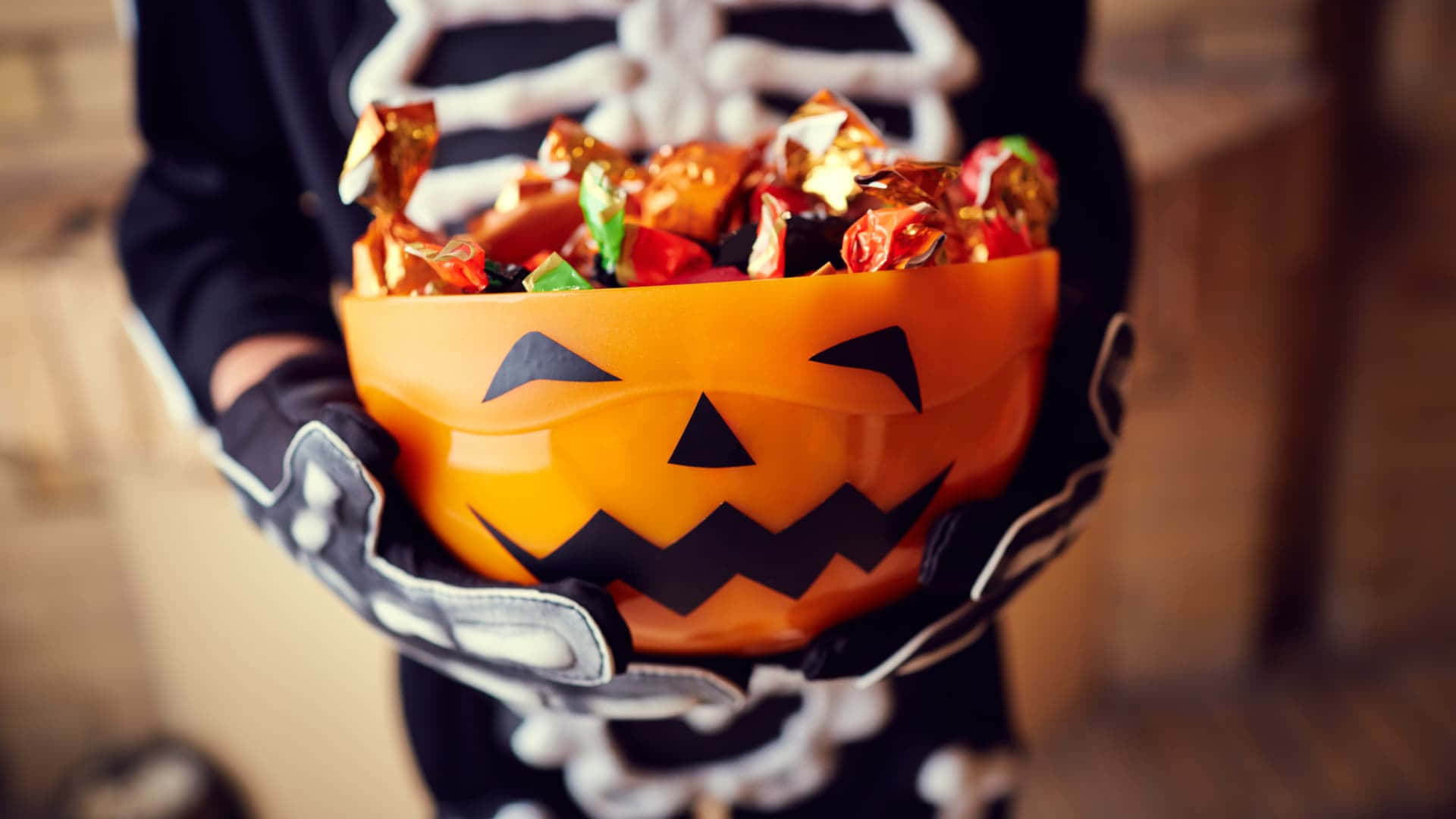 Get into the spirit of the season with homemade Halloween treats! Wallpaper