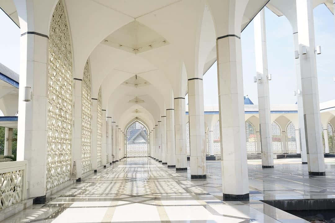 Hallway In Shah Mosque Wallpaper
