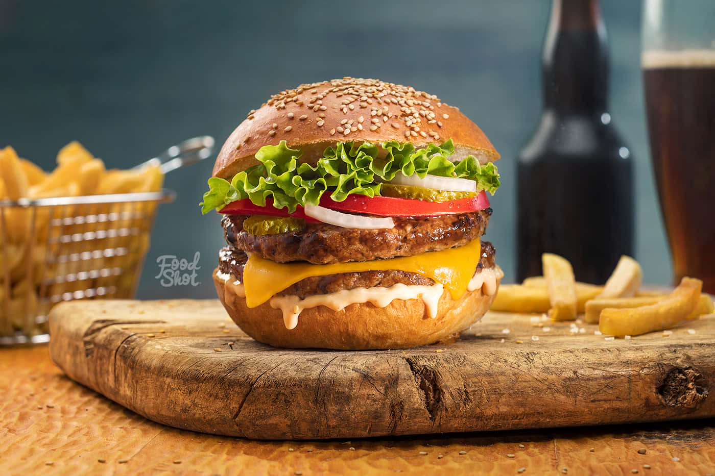 Enjoy Delicious Hamburgers Anytime With The Perfect Balance Of Beef, Cheese and Bun