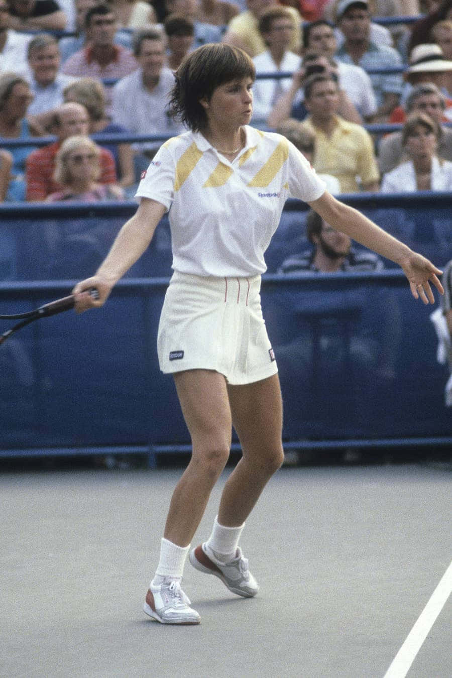 Hana Mandlikova in Action on the Tennis Court Wallpaper