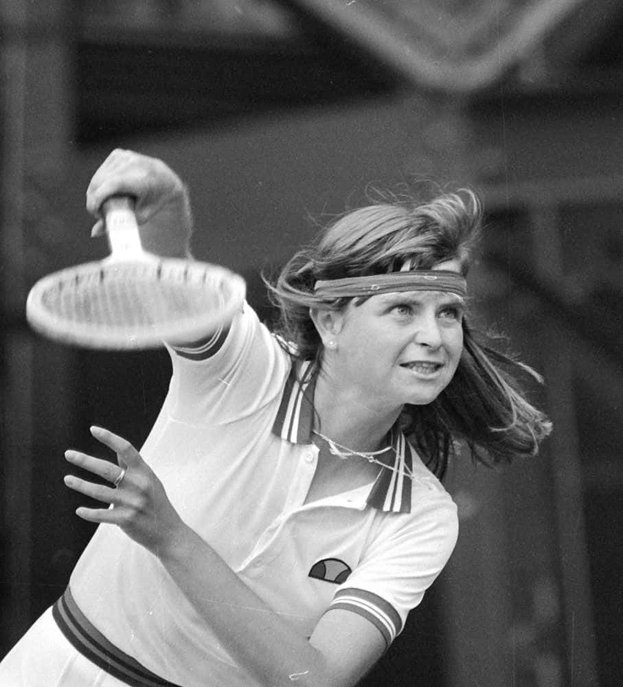 Hana Mandlikova spiller tennis inde på banen. Wallpaper