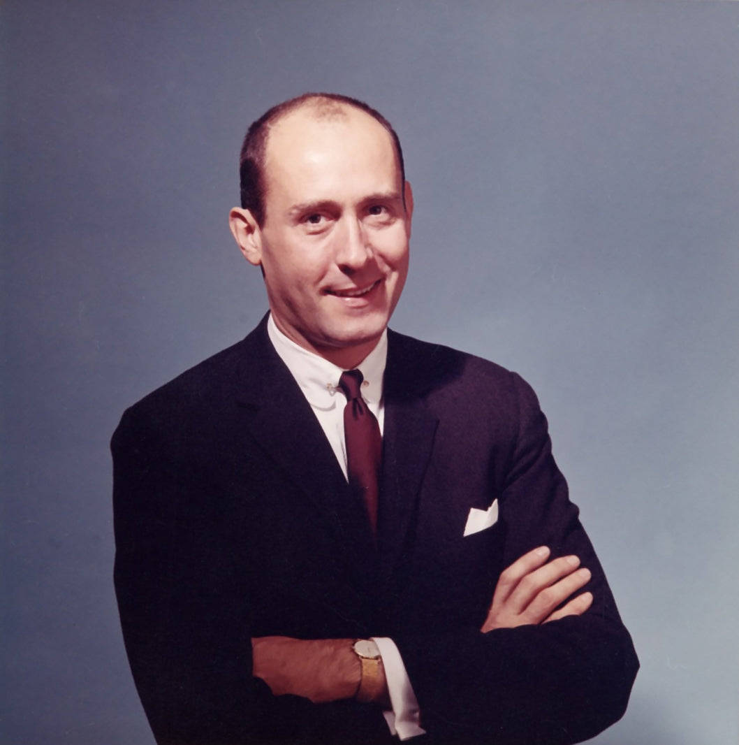 Snyggamerikansk Kompositör Henry Mancini Porträtt. (this Would Be A Suitable Caption For A Computer Or Mobile Wallpaper Featuring A Portrait Of Henry Mancini.) Wallpaper