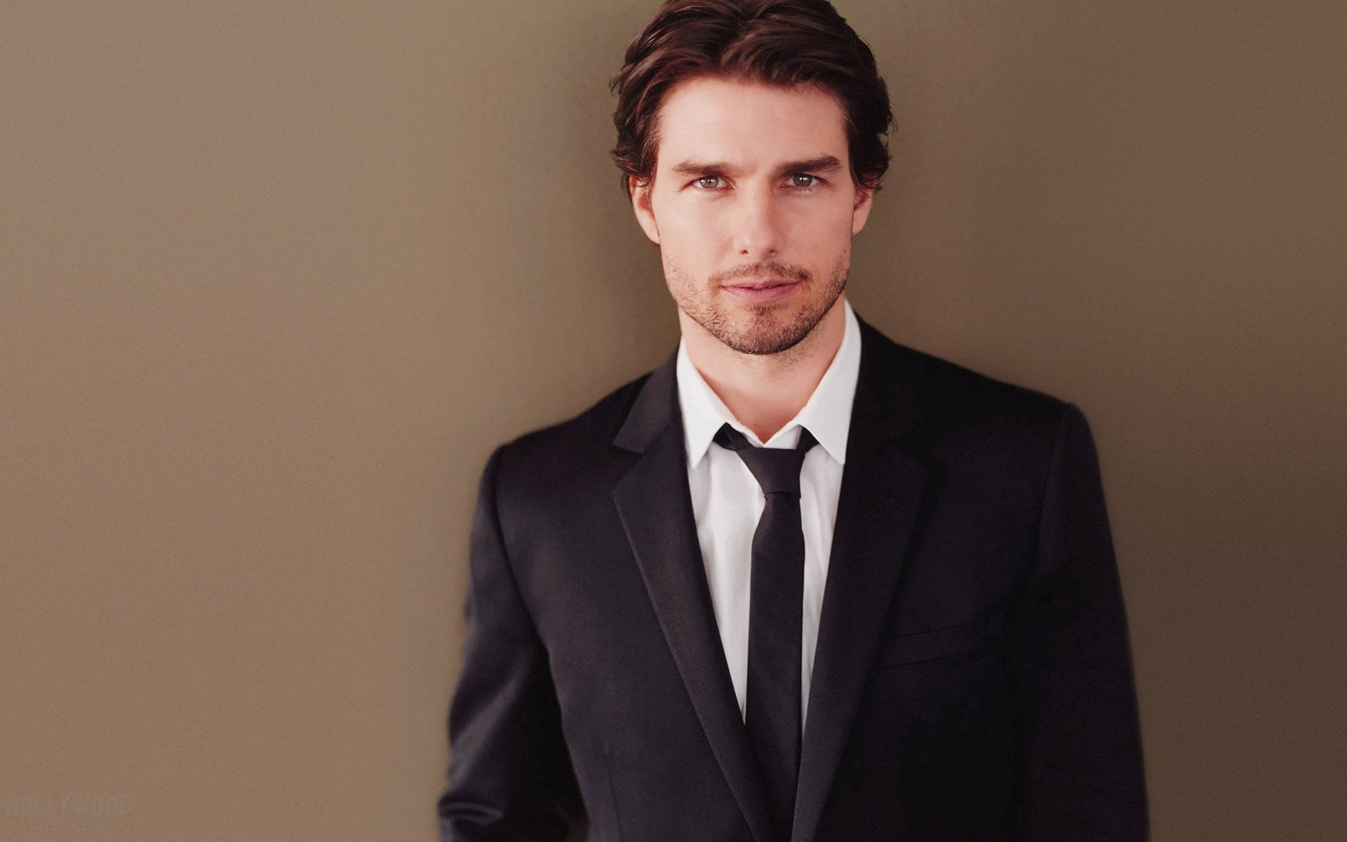 Handsome Man Tom Cruise Wallpaper