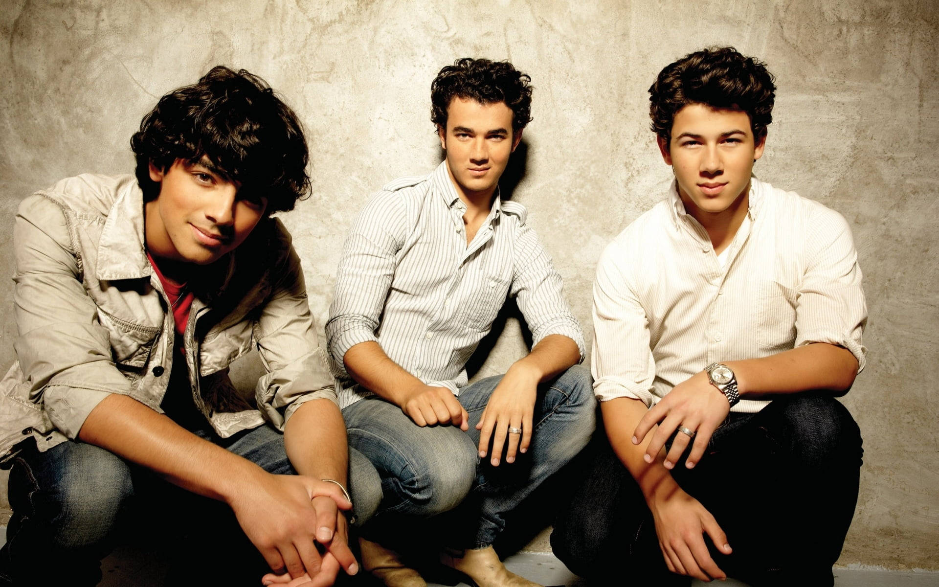 Download Handsome Siblings From Jonas Brothers Wallpaper 