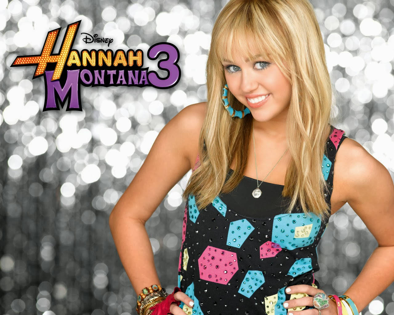 Hannah Montana ready to rock the stage in Season 3 Wallpaper