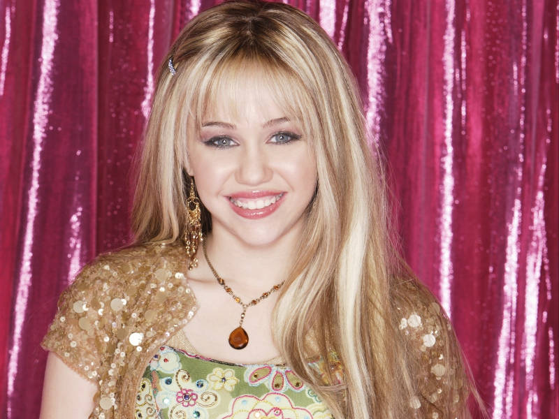 Hannah Montana Smiling Wallpaper