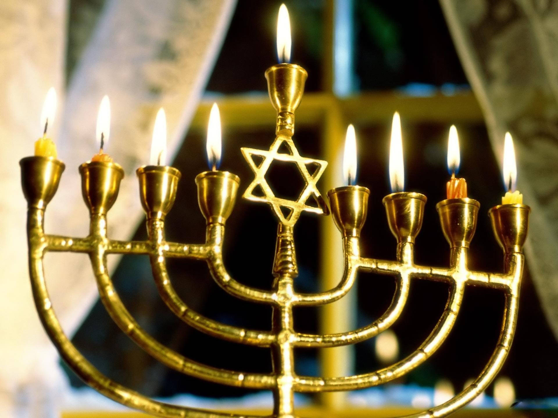 Hanukkah-festival menorah tapet: Et smukt billede af et traditionelt Hanukkah-festival menorah lysestage-tema tapet. Wallpaper