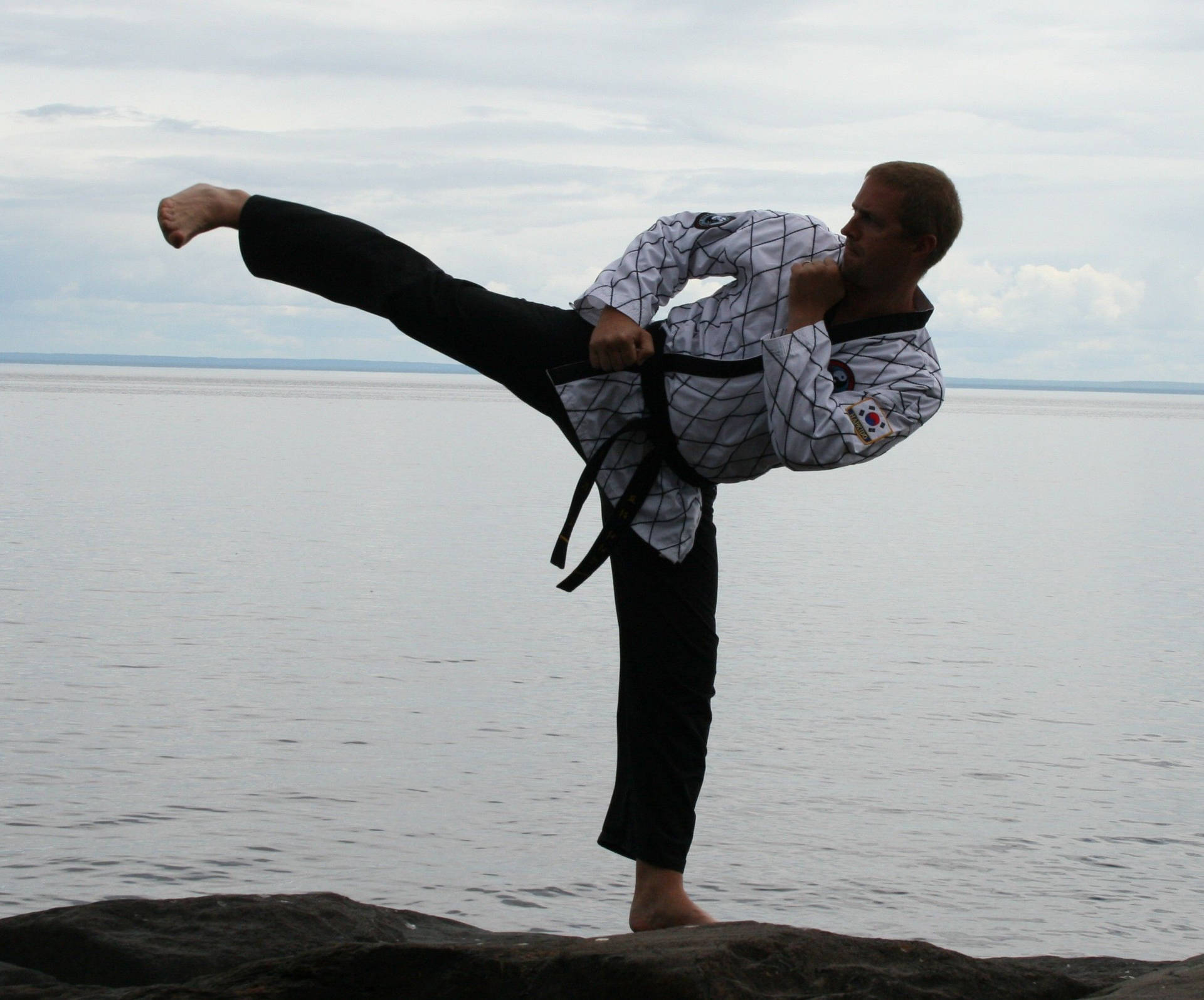 Hapkido Side Kick hvide Uniform Wallpaper
