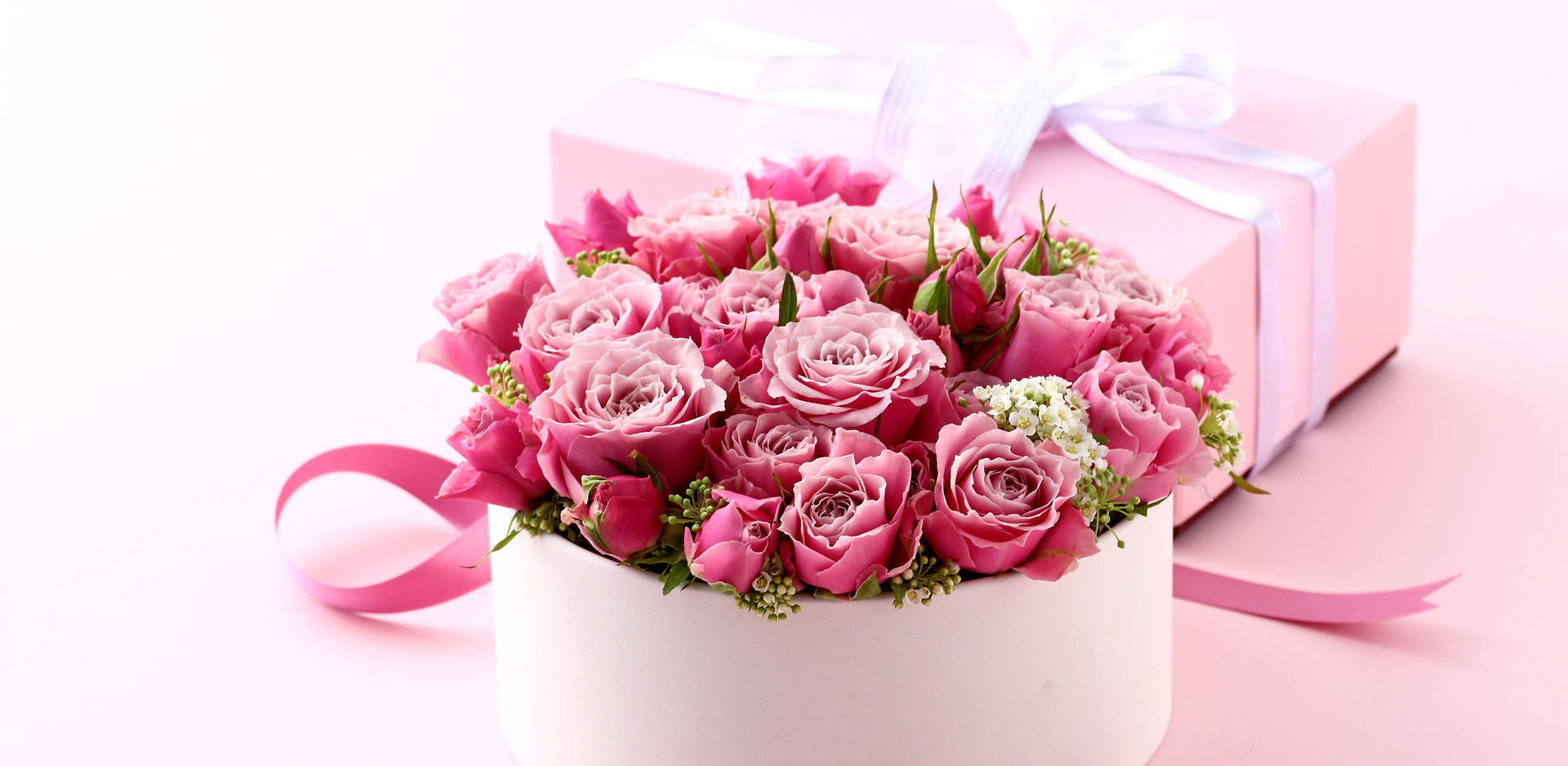 Happy Birthday Boxed Pink Flowers Wallpaper