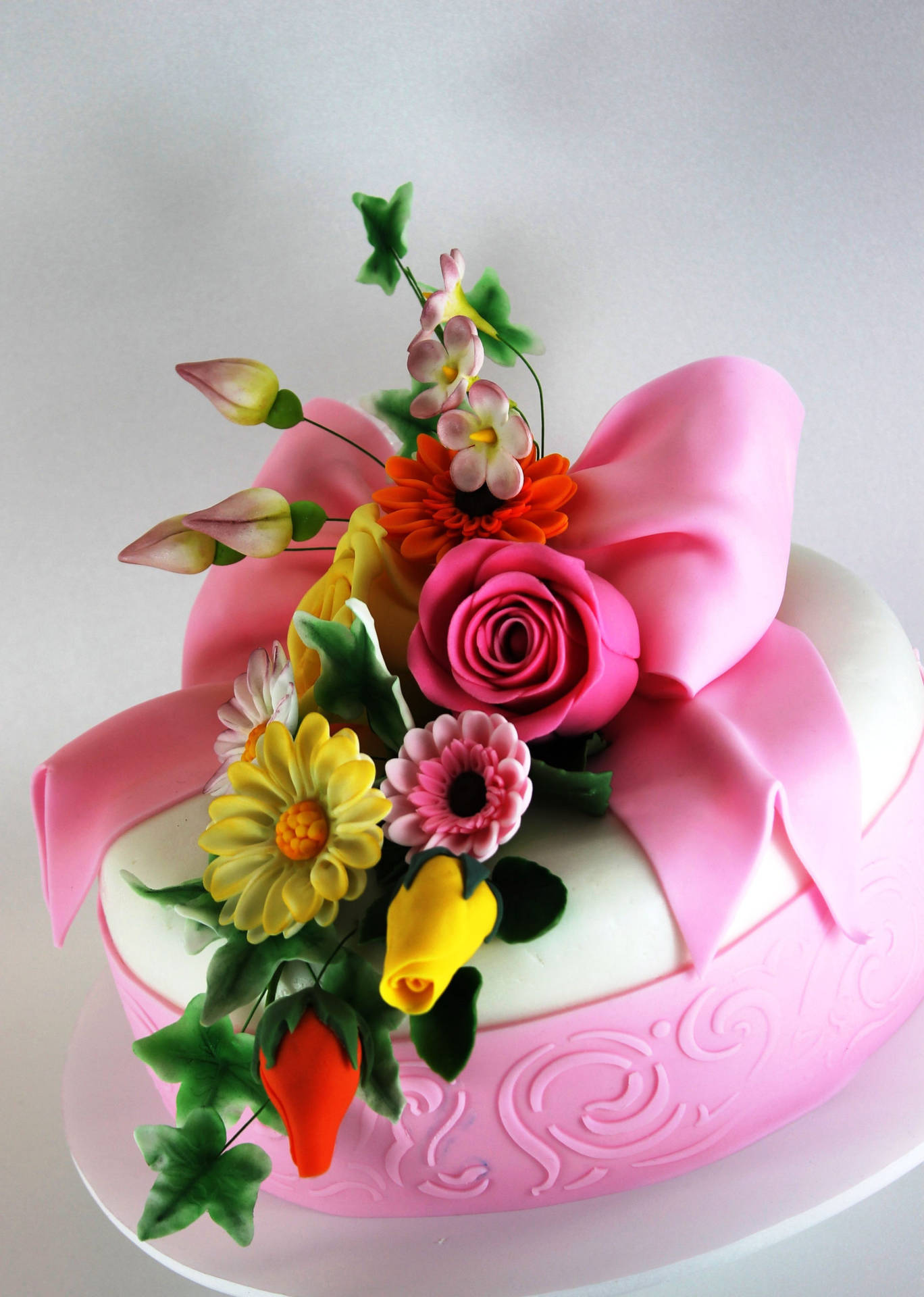 Modern Happy birthday Cake with topper and flowers