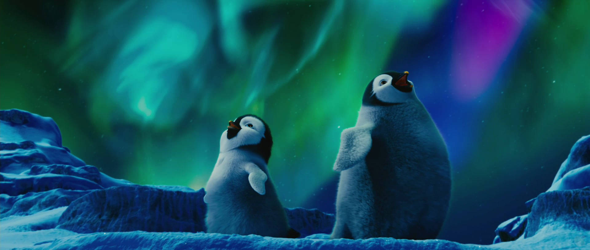 two penguins standing in front of an aurora Wallpaper