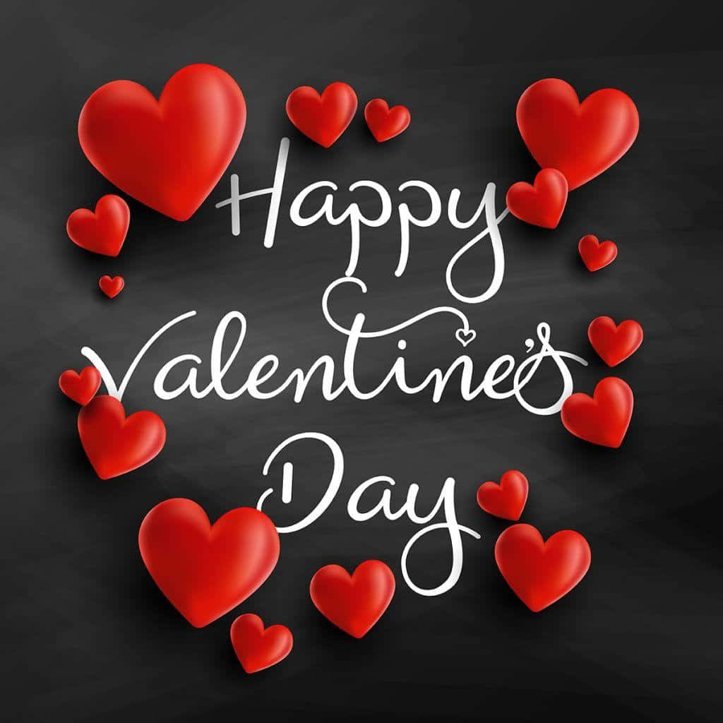 Felizdía De San Valentín Con Corazones Rojos En Una Pizarra Negra Fondo de pantalla
