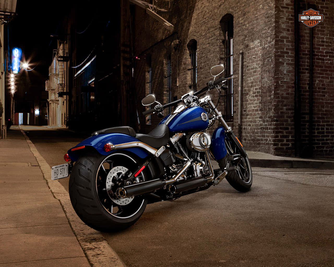 Føl friheden på den åbne vej med Harley-Davidson HD Wallpaper