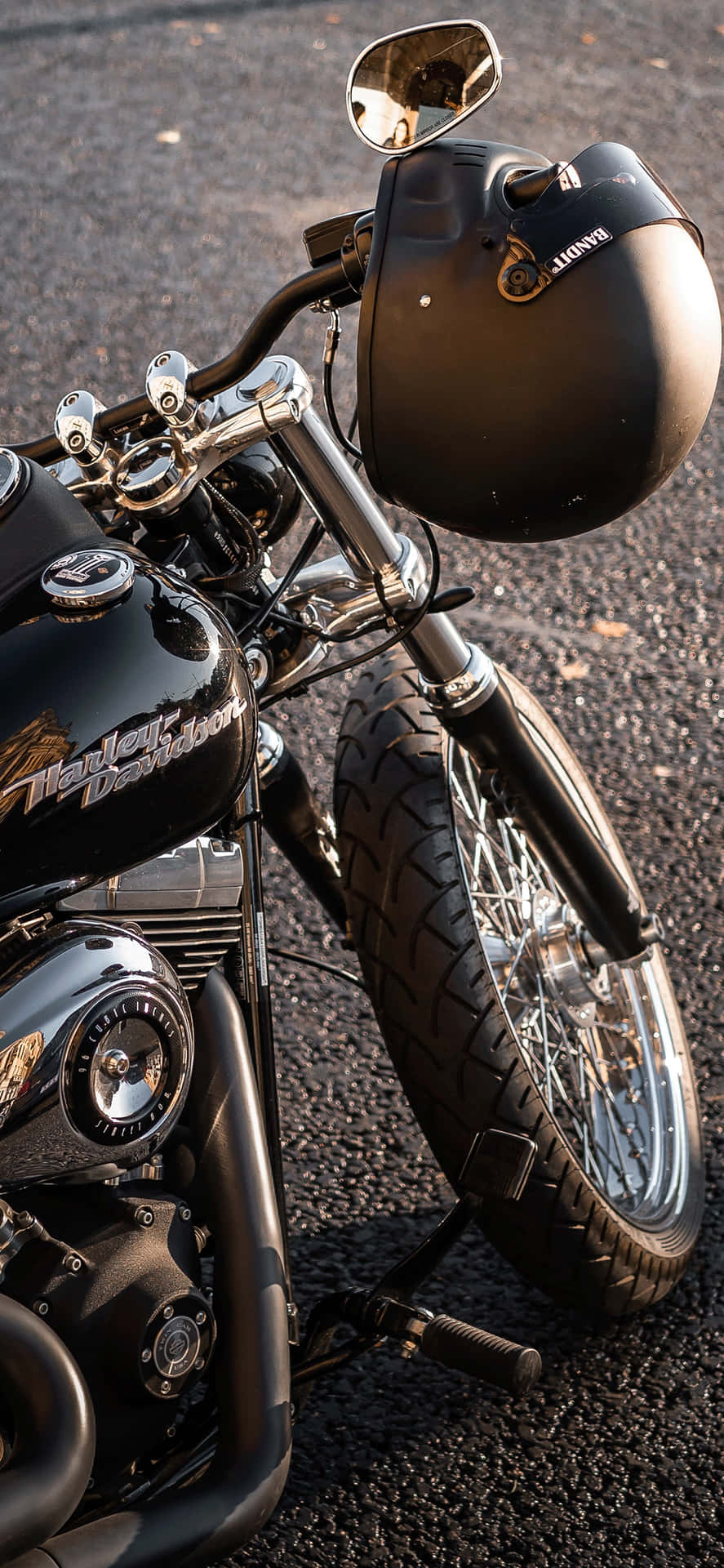 Bakgrundmed Harley-davidson-motorcykel Och Hjälm.
