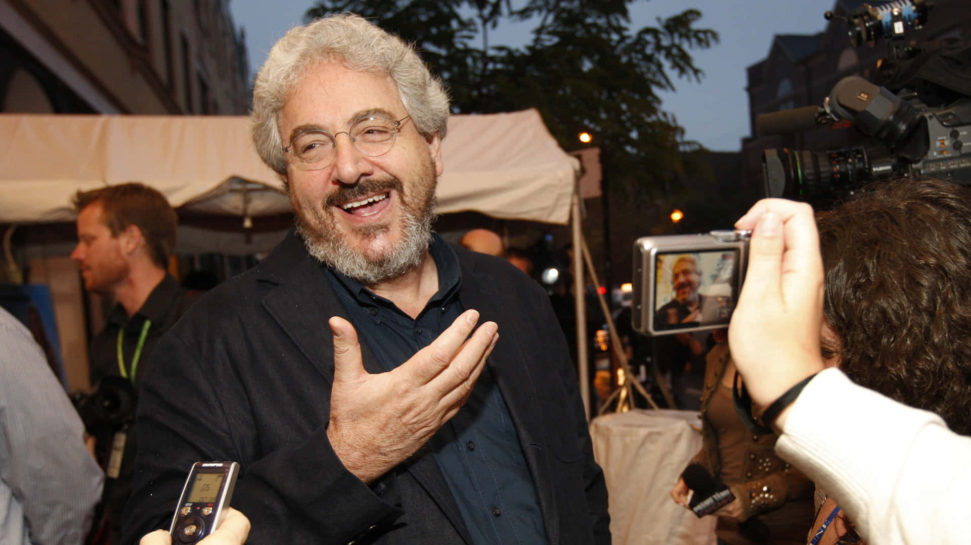 Harold Ramis - A Legendary Figure In Comedy Film Industry Wallpaper