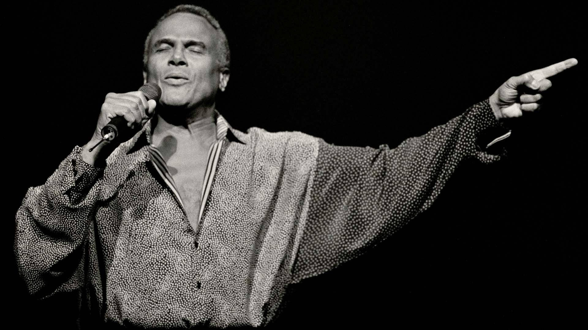 Harry Belafonte Black&White Concert Performance Wallpaper