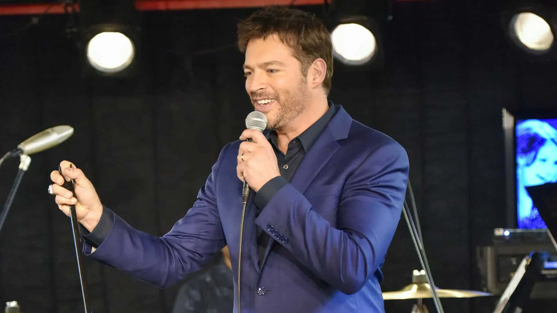 Harry Connick Jr. Performing Onstage Wallpaper