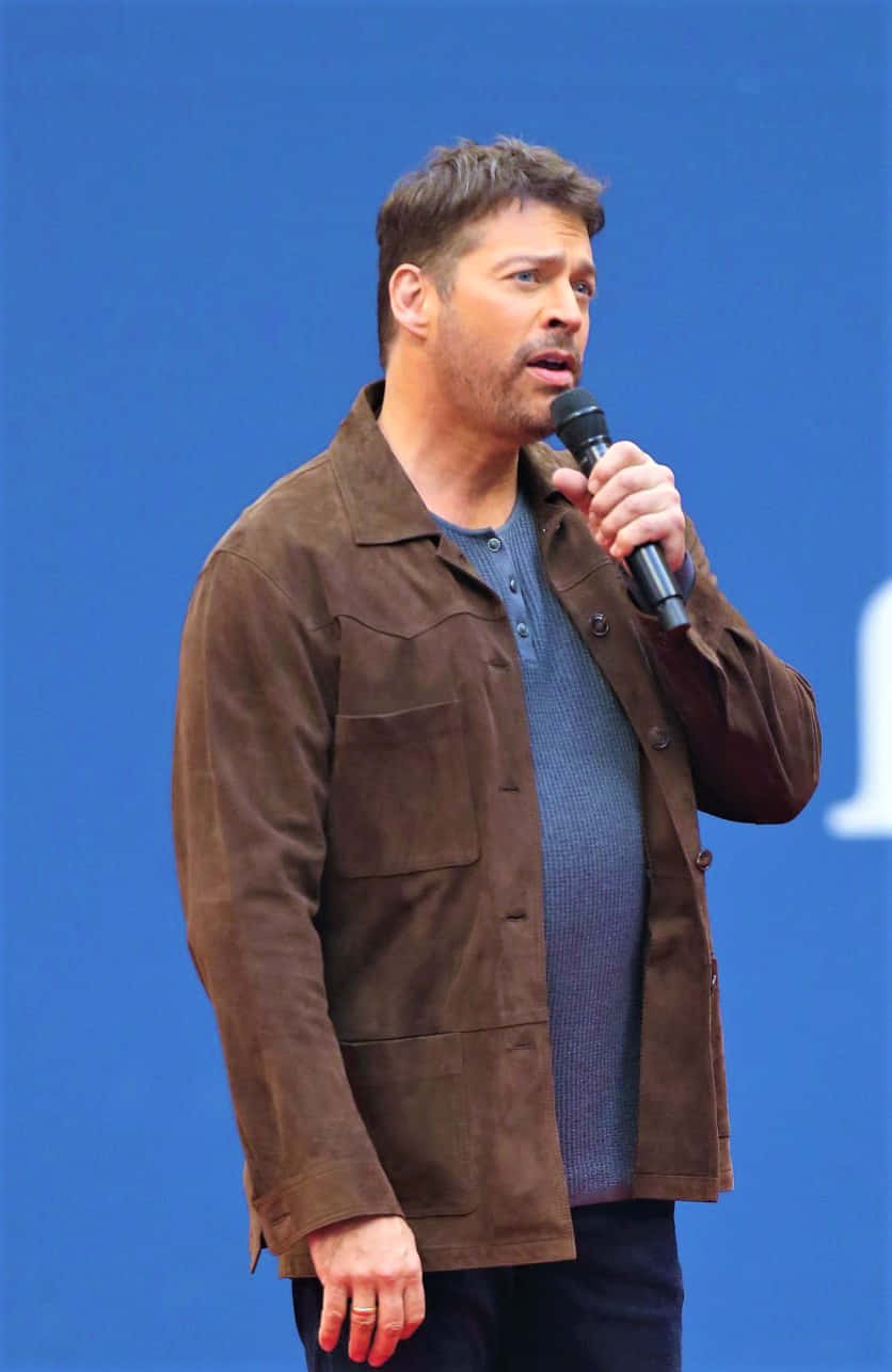 Harry Connick Jr. Performing on Stage Wallpaper