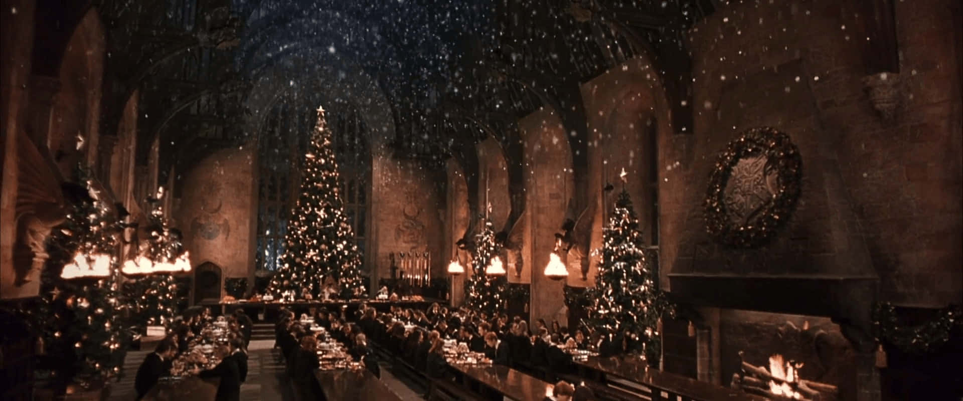 Hogwarts in the snow at night in Christmas wallpaper