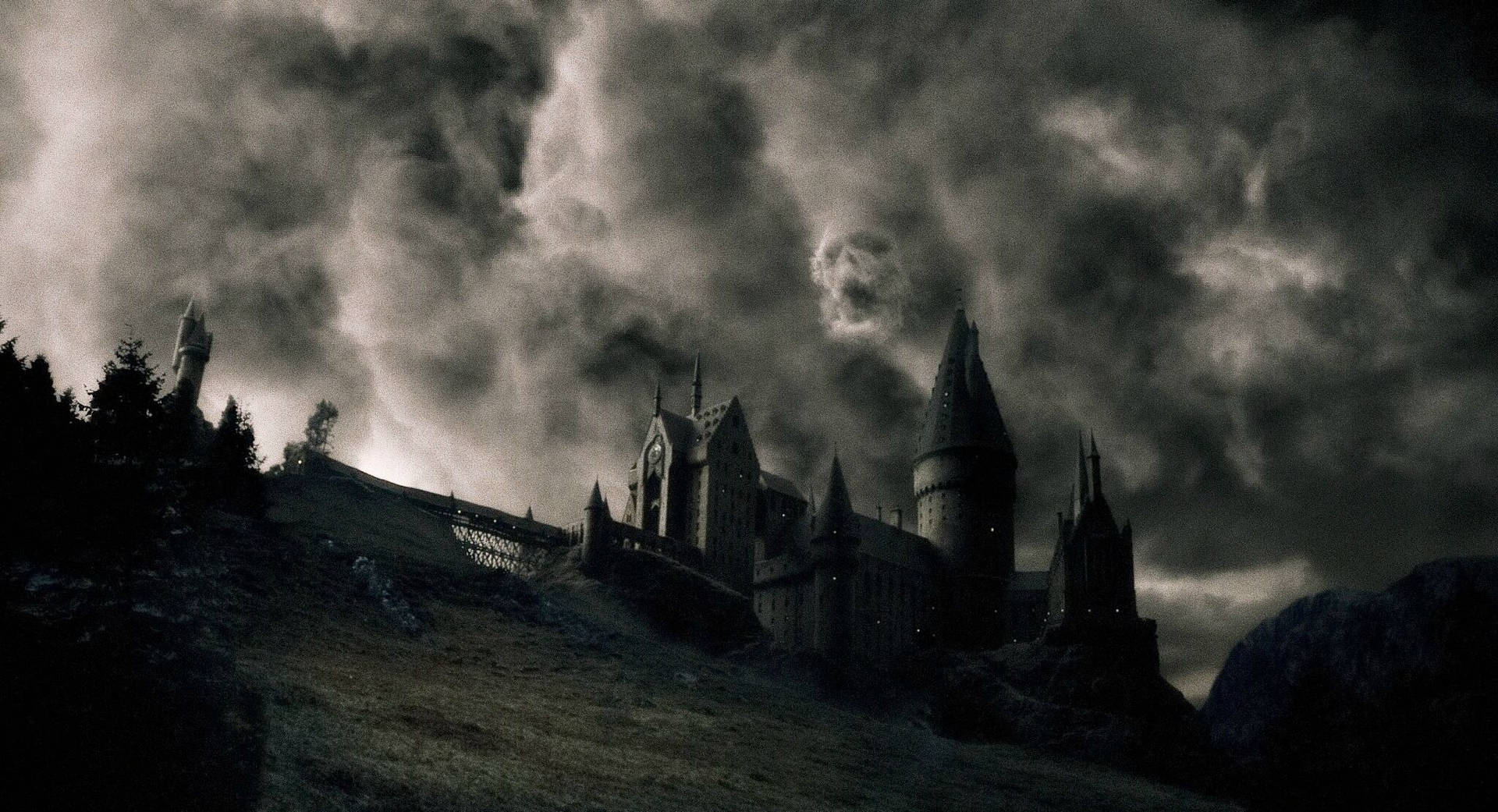 Hogwarts Castle in the Moonlight Wallpaper