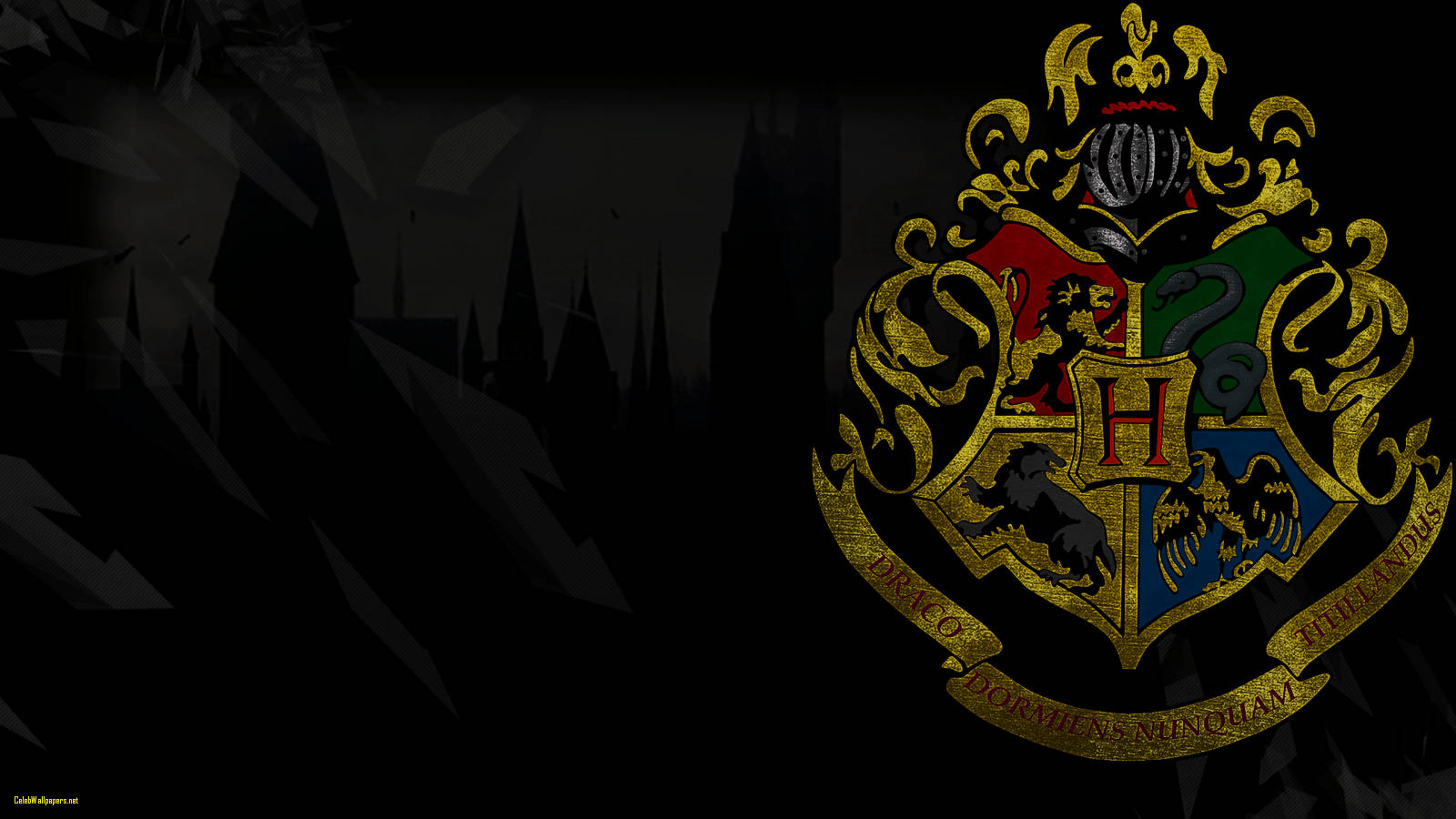 The Legendary Crest of Hogwarts Wallpaper