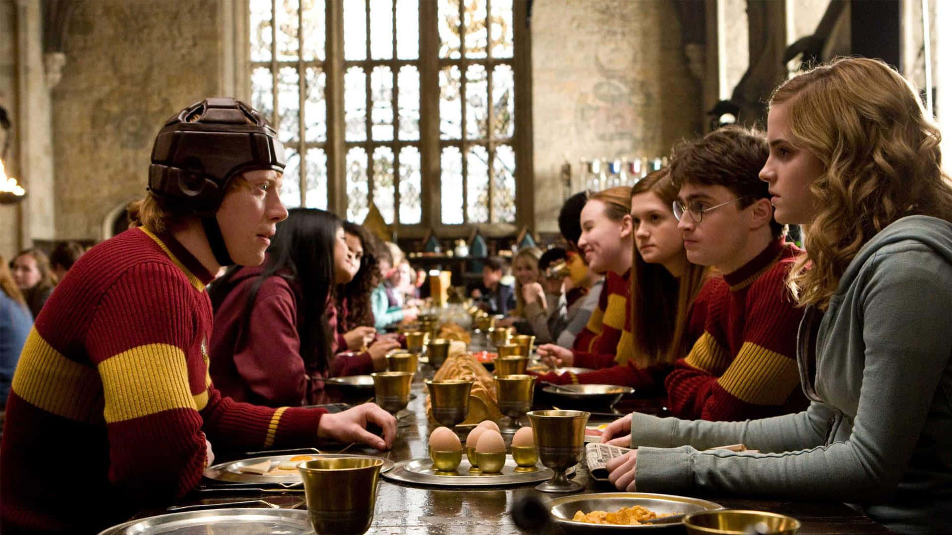 Paisajede Harry Potter Con Mesa De Gryffindor. Fondo de pantalla