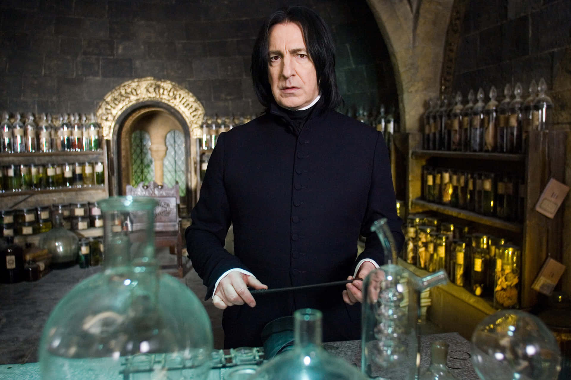 Portrait: Et landskab af Harry Potter og et portræt af Severus Snape. Wallpaper