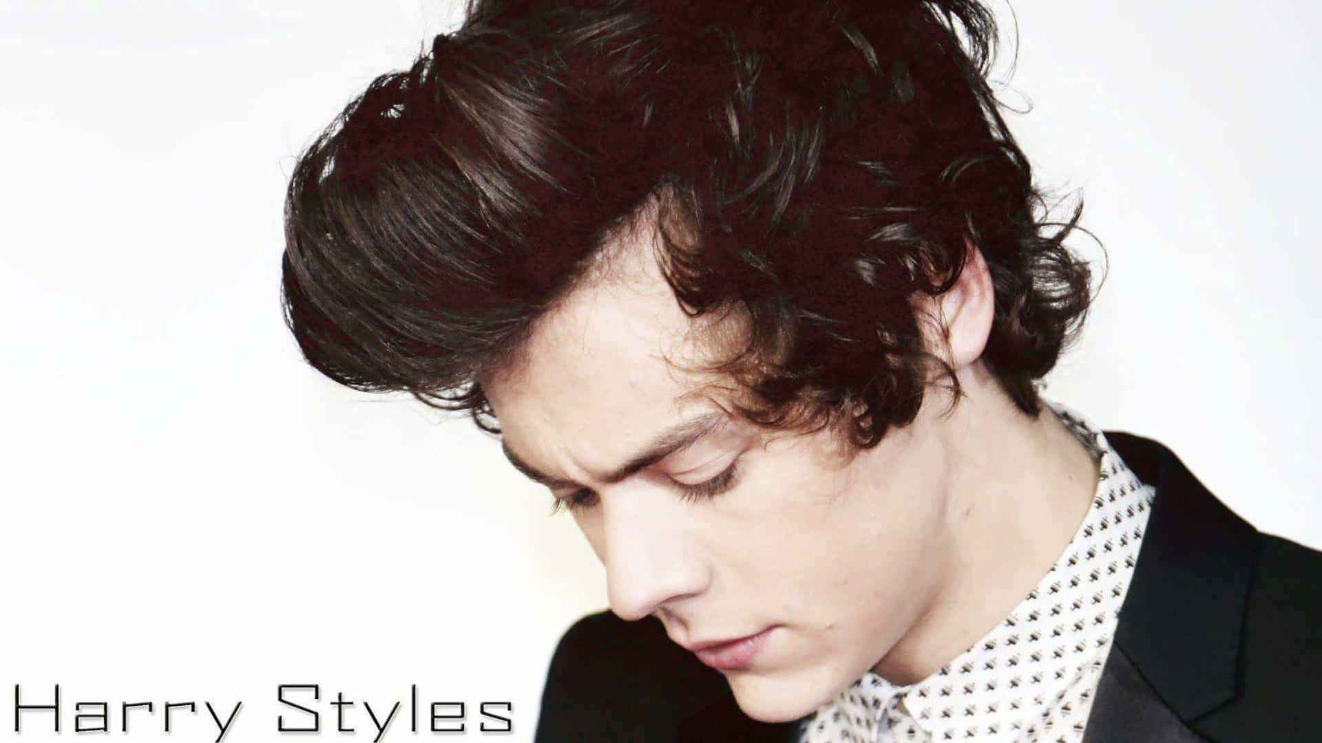Get the Look with Harry Styles' Black and White Style Wallpaper