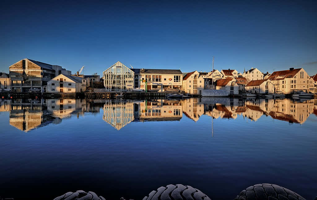 Refleksi Tepi Laut Haugesund Wallpaper