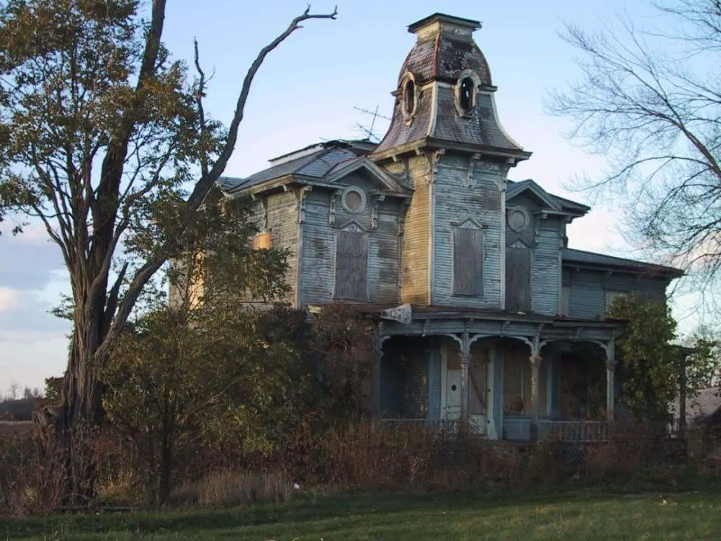 Experience the thrills of a haunted house
