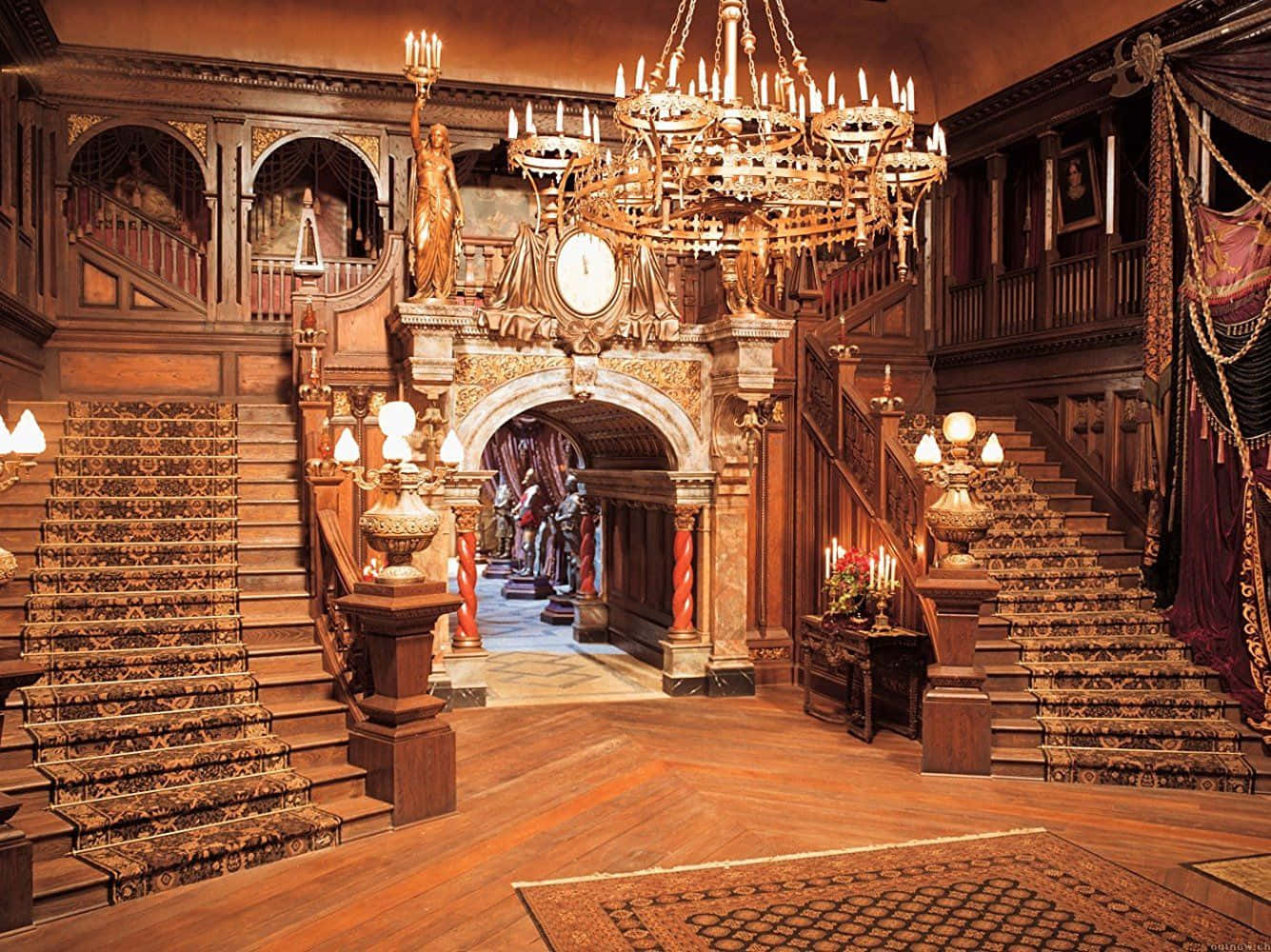 Billeder af Haunted Mansion med spectral dekorationer forudfyldt