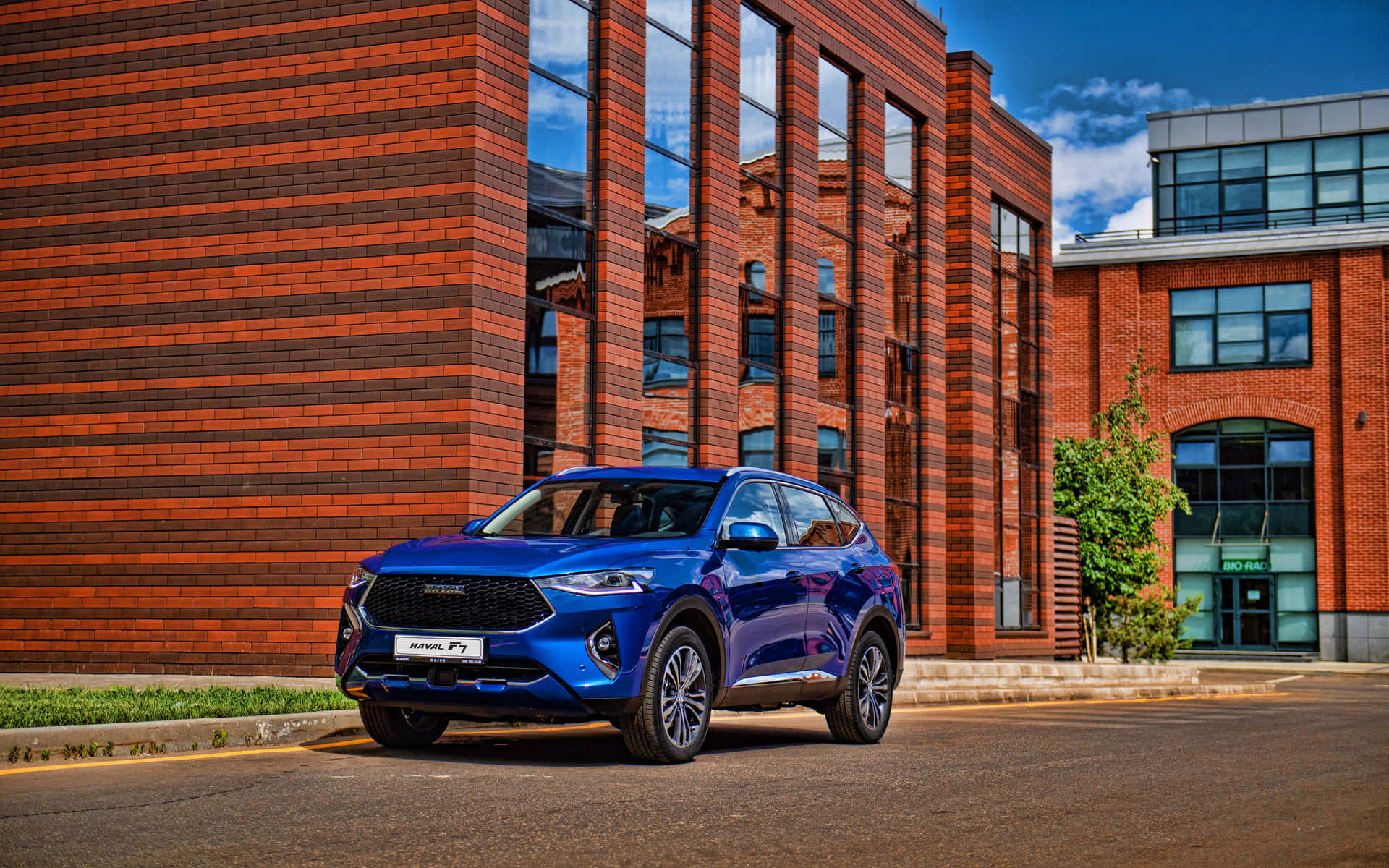 Stunning Haval SUV on a winding mountaintop road Wallpaper