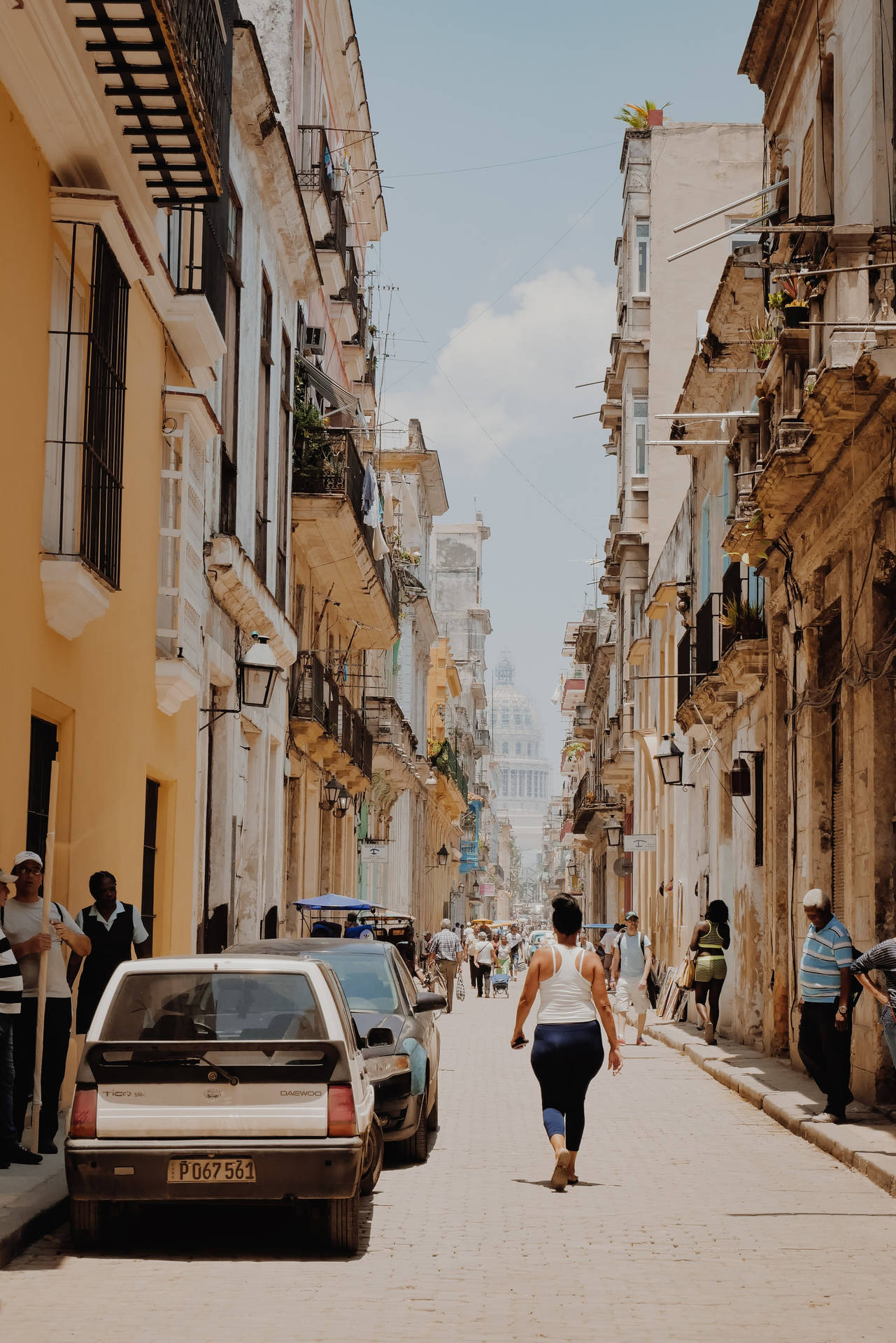 Havana Pedestrians Parked Cars Wallpaper