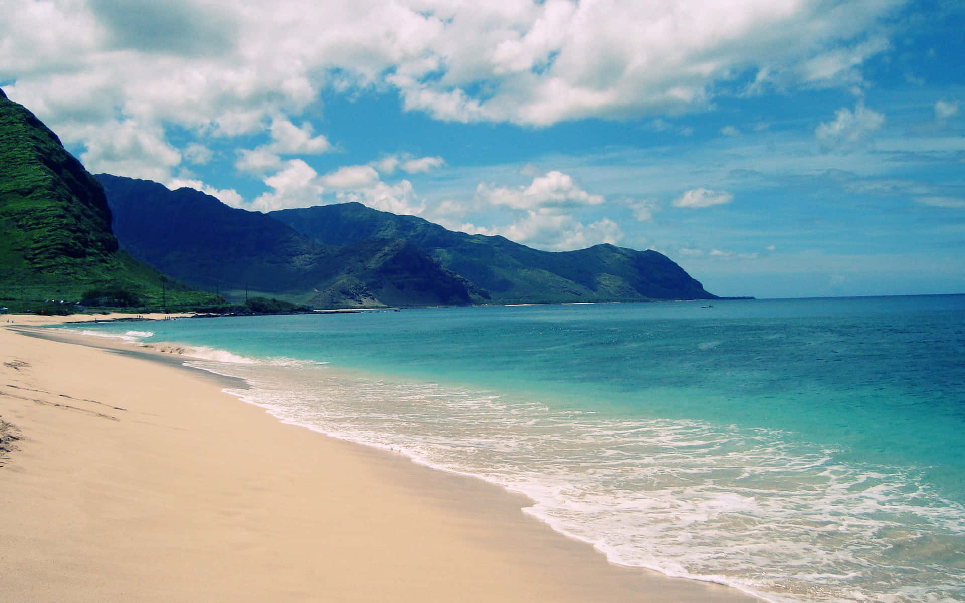 Nyd den smukke Hawaii-strandsceneri som dit skrivebordsbaggrund. Wallpaper