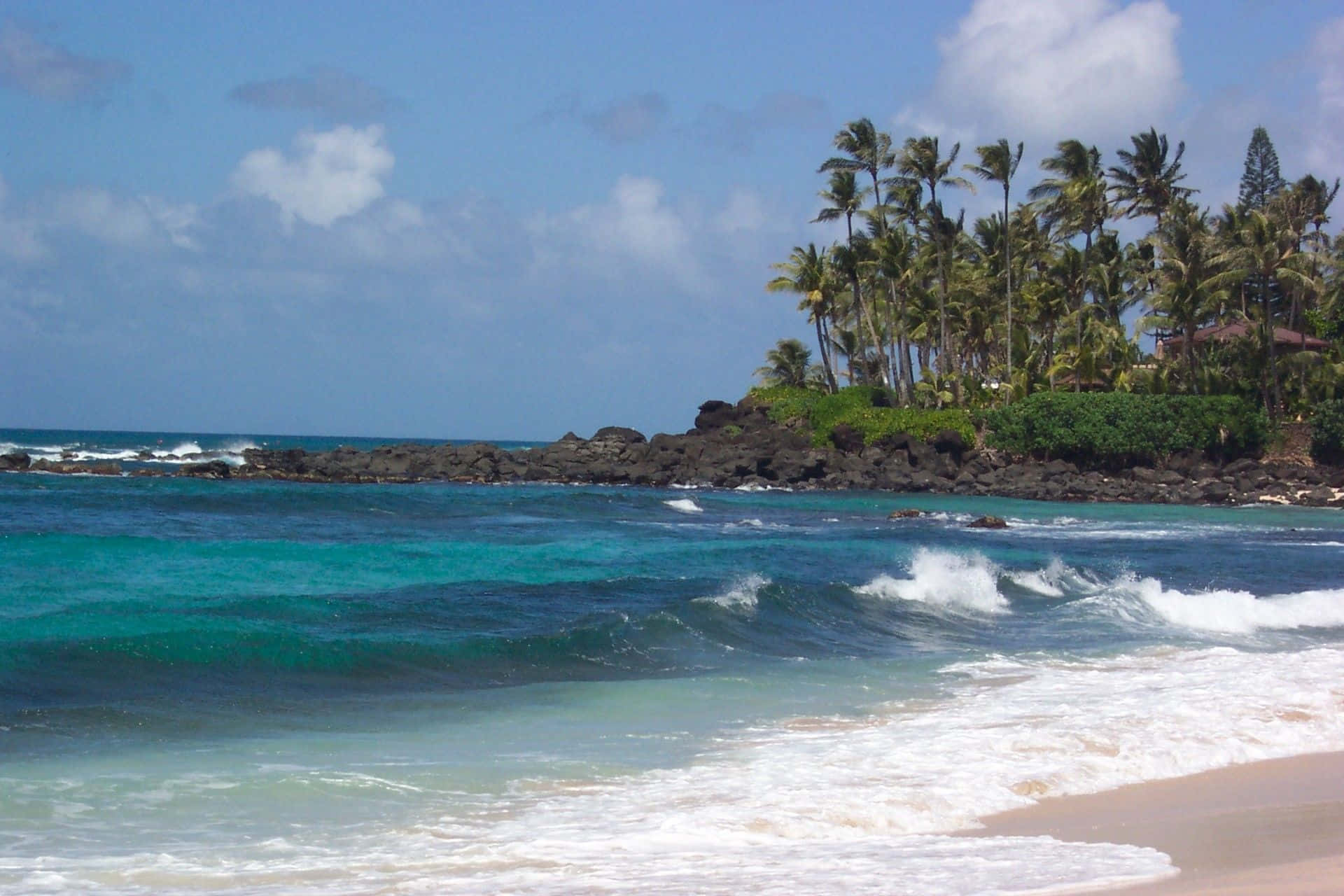 Unhermoso Amanecer Sobre La Pintoresca Playa De Hawái Fondo de pantalla