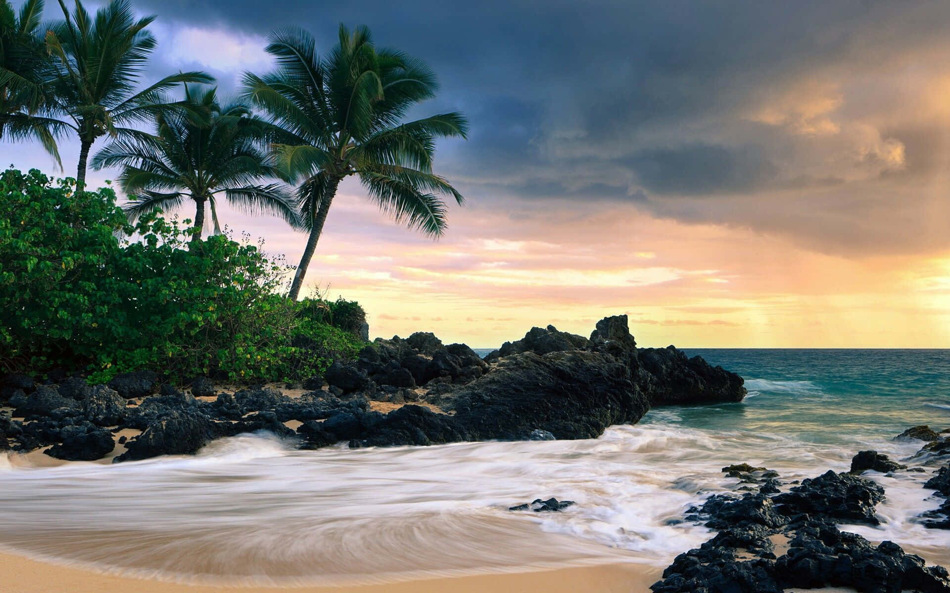 Disfrutala Majestuosa Belleza De La Playa De Hawaii Fondo de pantalla