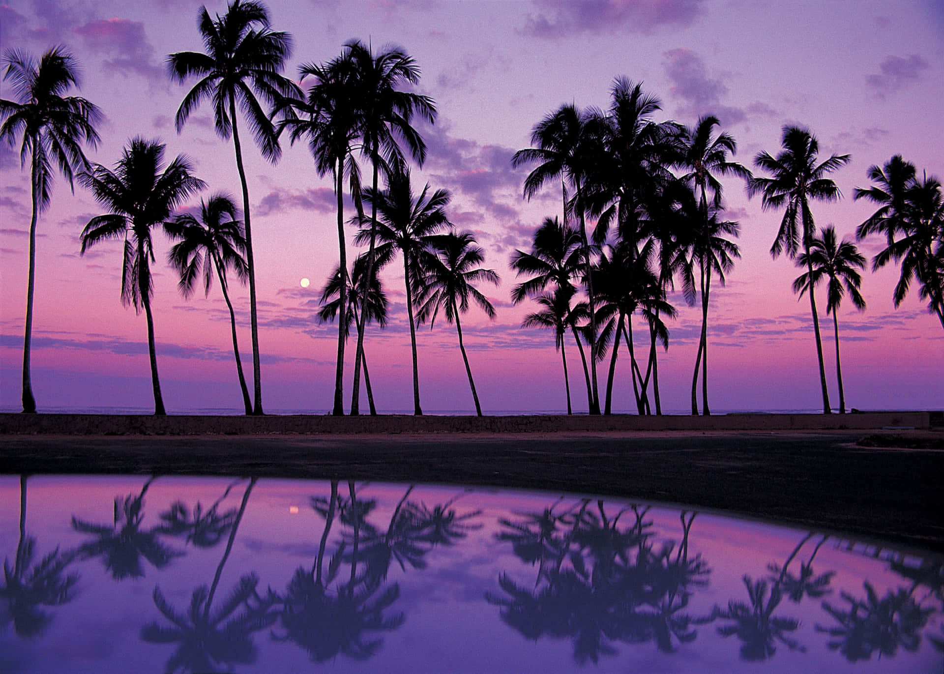 En smuk solnedgang over det hawaiianske ø Maui Wallpaper