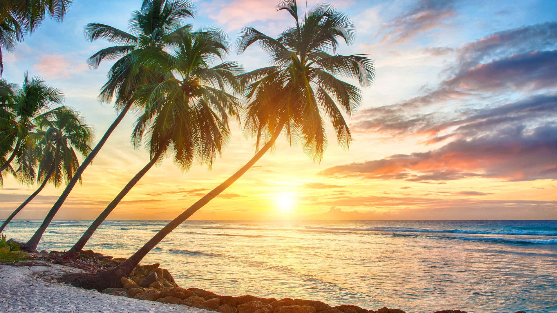 En forbløffende Hawaiansk Solnedgang Scene Wallpaper