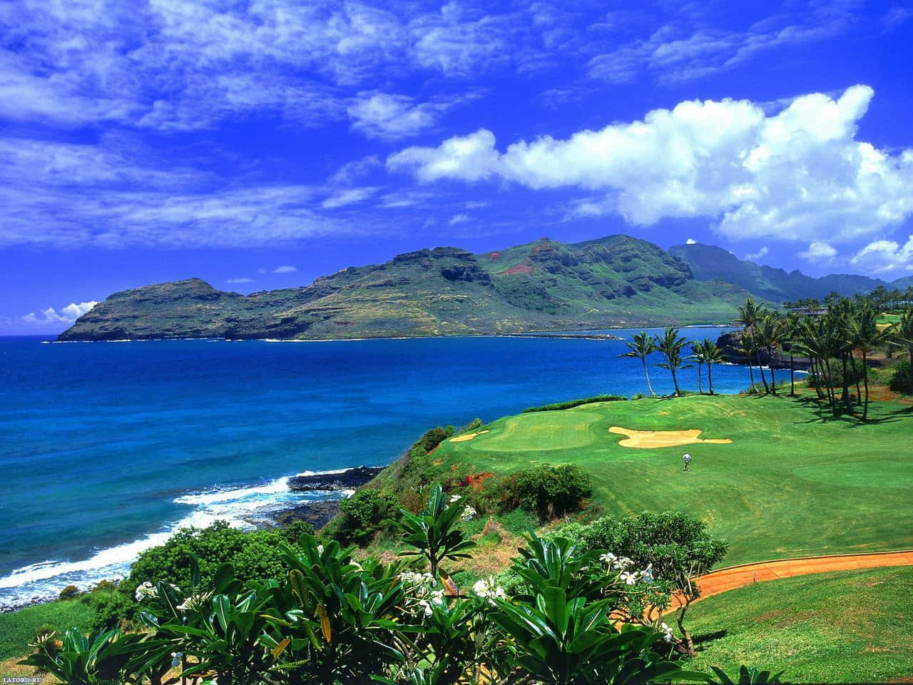 Mauna Kea Golf Course In Hawaiian Background