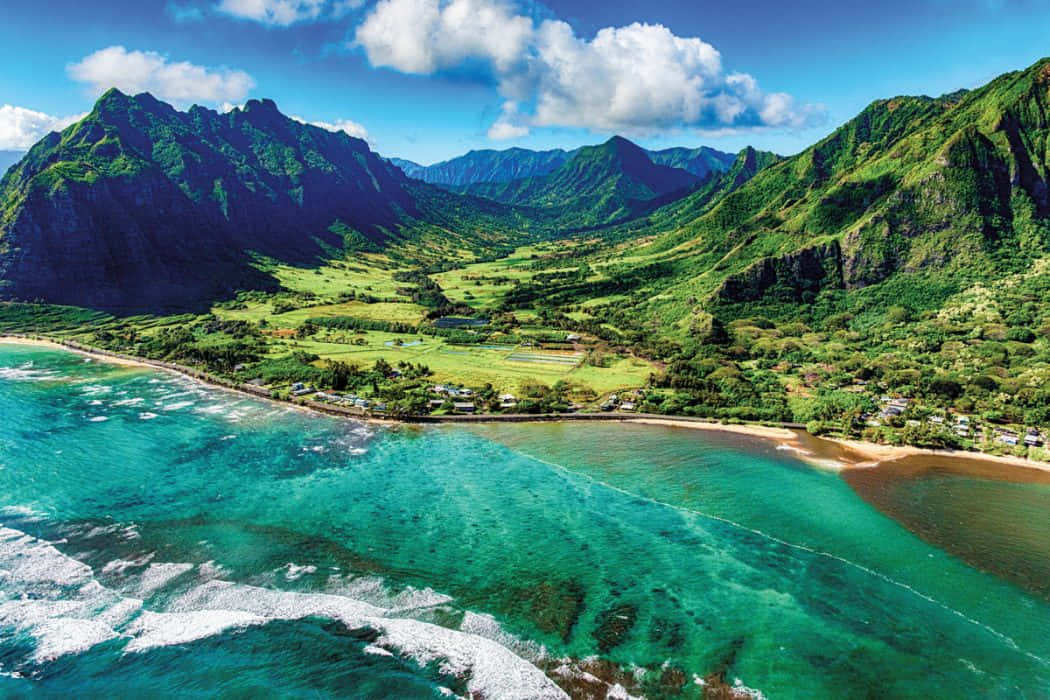 Breathtaking View of Hawaiian Island Wallpaper
