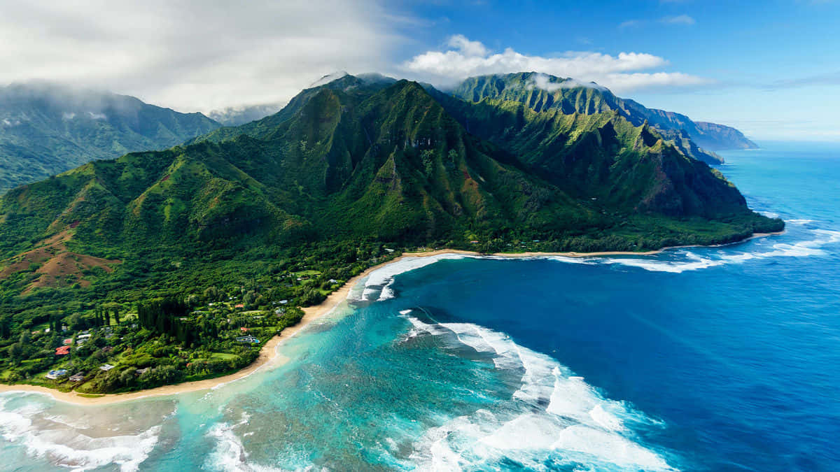 Stunning Hawaiian Island Panorama Wallpaper