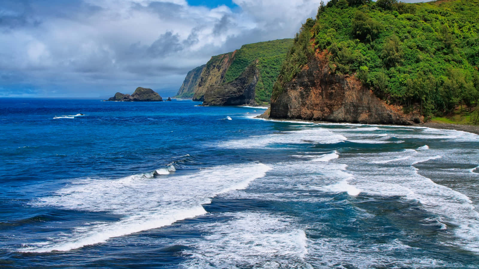 Breathtaking View of the Hawaiian Island Wallpaper