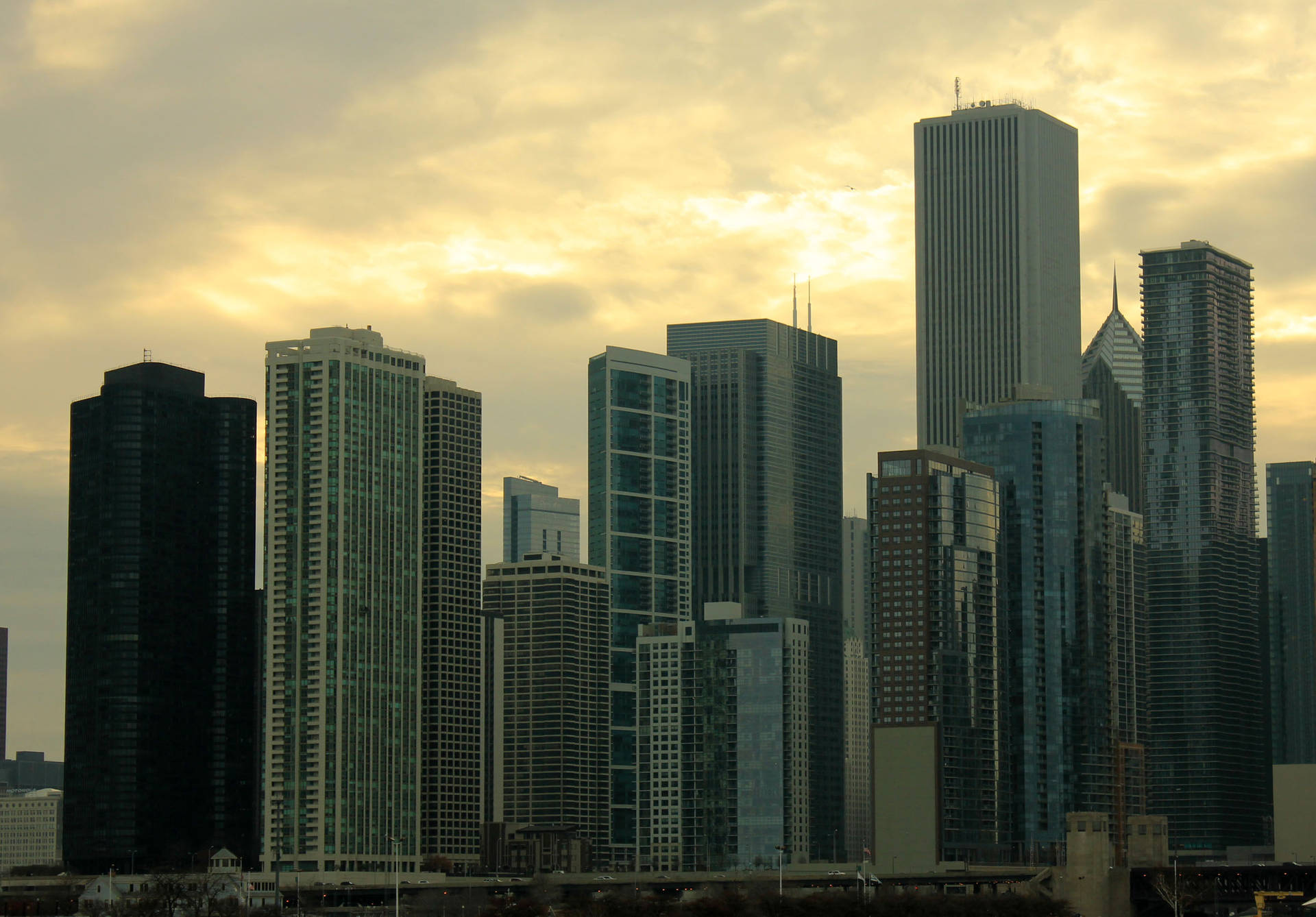 Tardebrumosa En Los Rascacielos De Chicago, Illinois. Fondo de pantalla