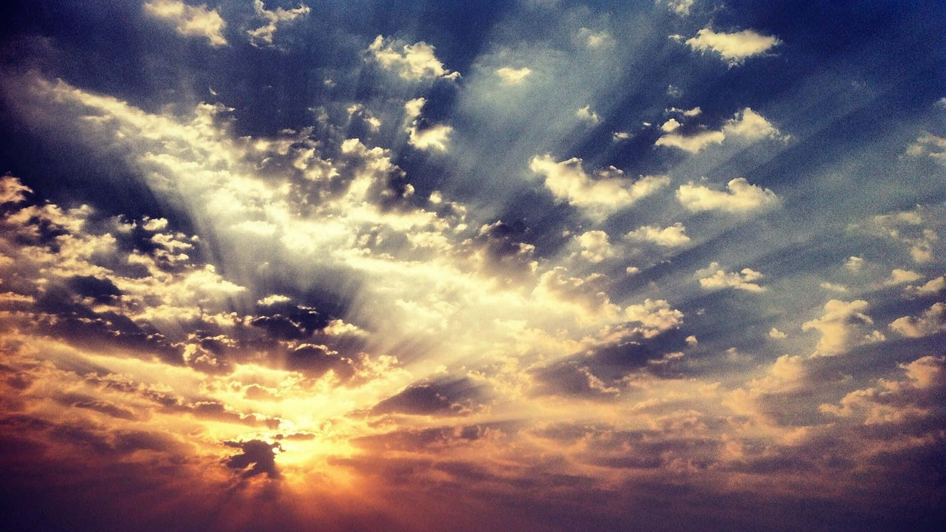 HD Background Of Sunset Sky With Clouds Wallpaper