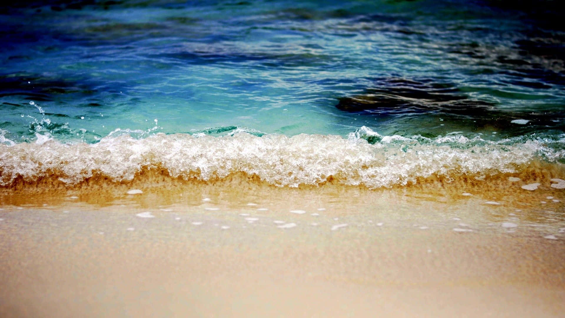 Scorriverso Una Spiaggia Paradisiaca Soleggiata