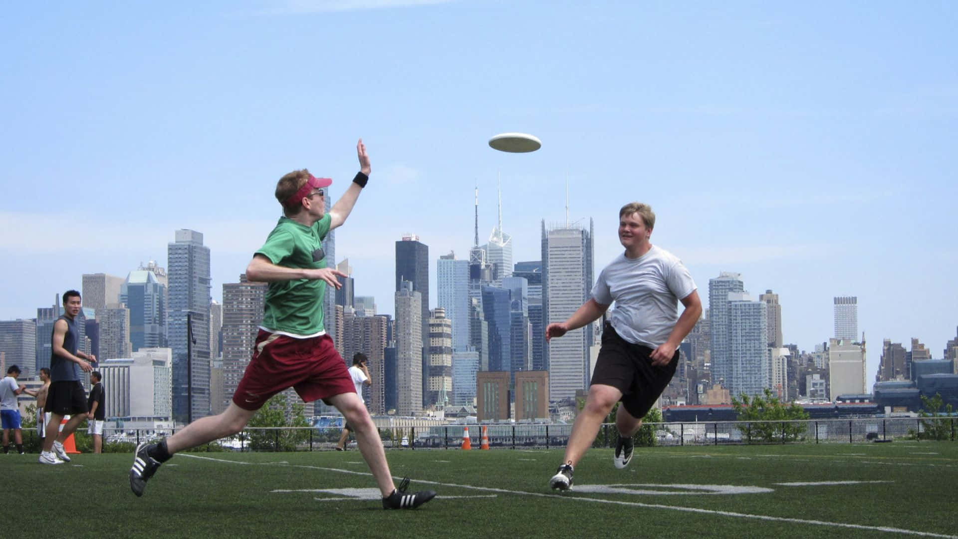 Trovala Massima Soddisfazione Ed Eccitazione Con Un Gioco Di Frisbee Ad Alta Definizione
