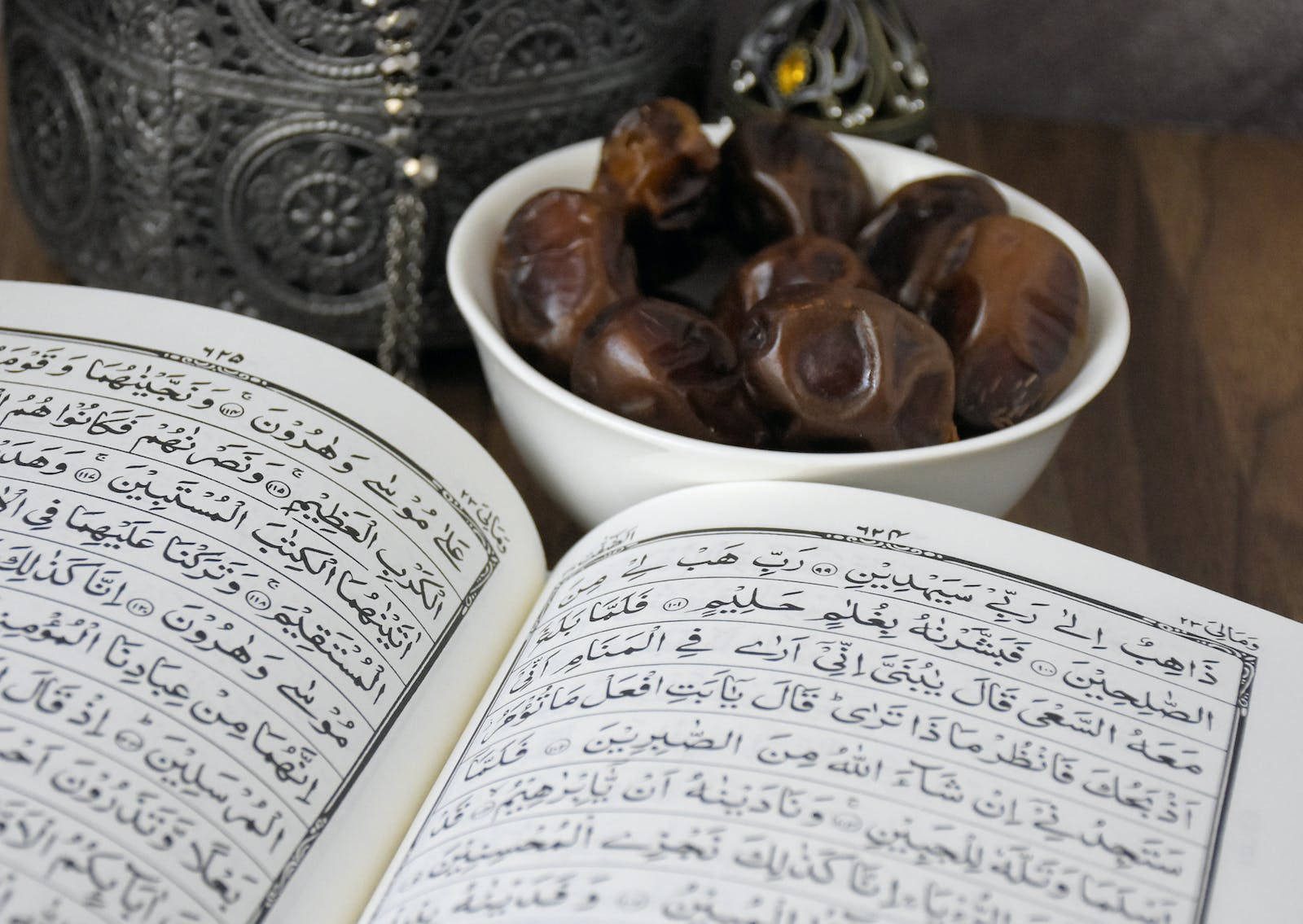 Hd Islamic Qur'an And Dates Wallpaper