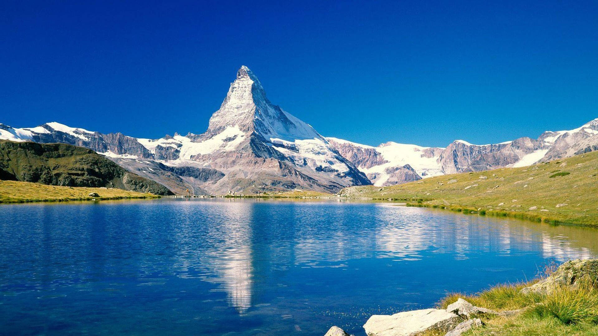Picode Montaña Del Lago En Alta Definición. Fondo de pantalla